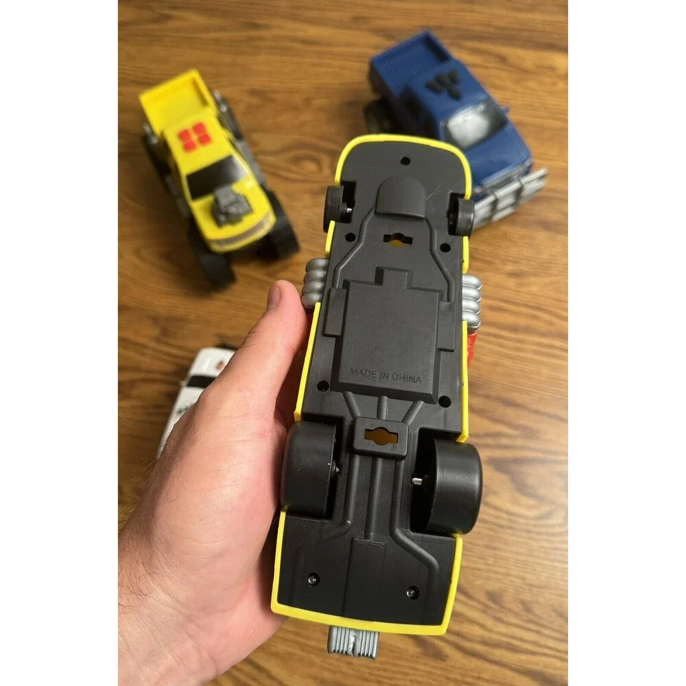 2FAST4U Vintage Yellow Monster‎ Truck Model with Sounds Lights